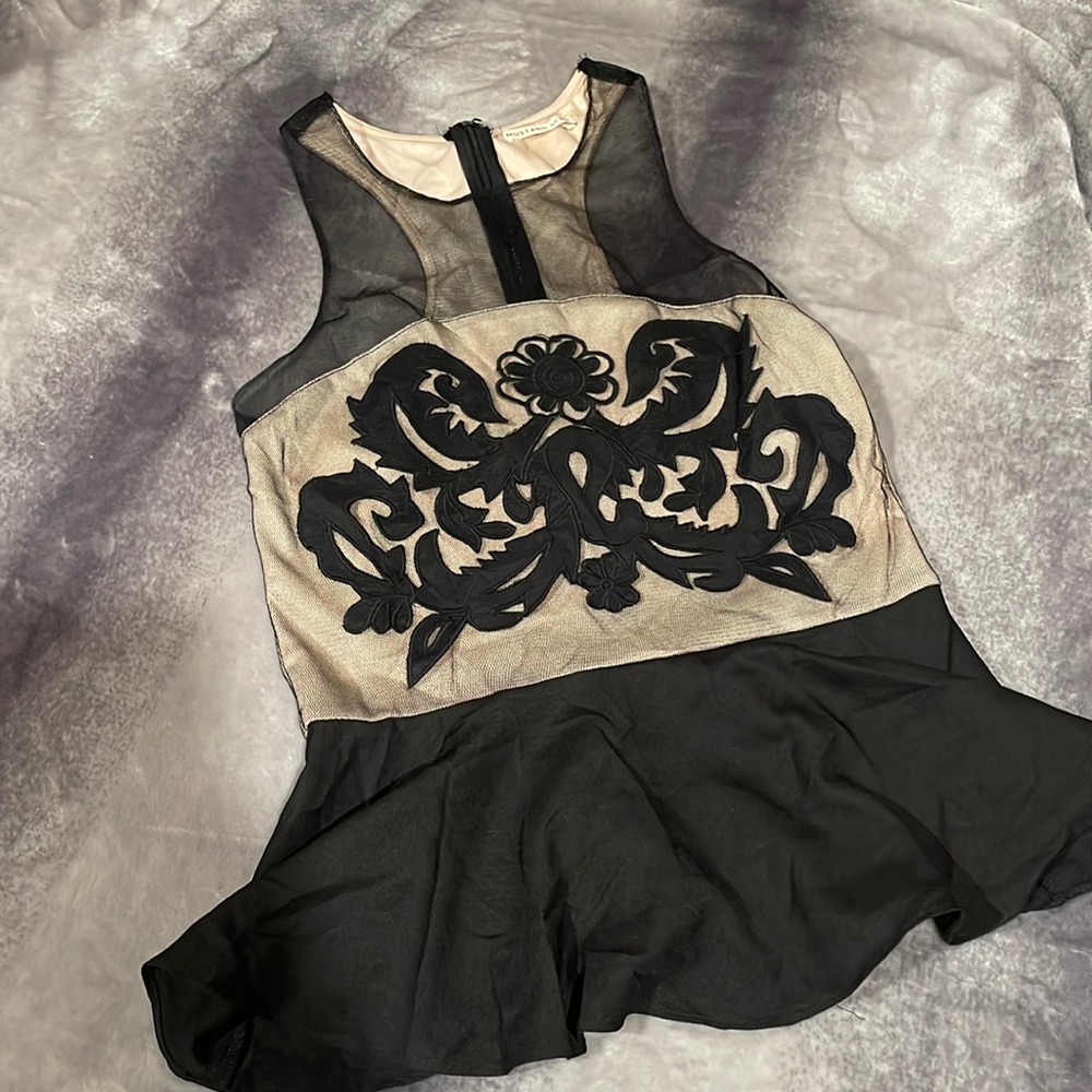 Women’s top size small